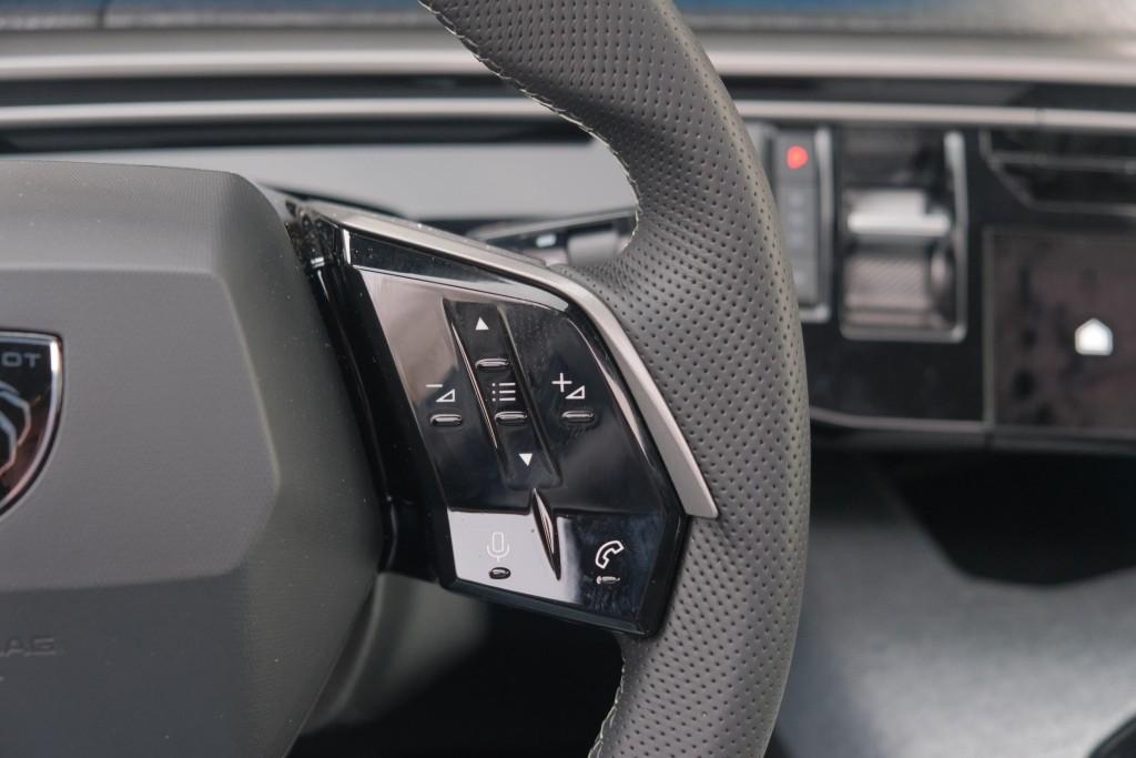 Peugeot 3008 1.2 Hybrid 145pk e-DCS6 GT | Navi | App Connect | Adaptive Cruise | Camera | Panoramadak | FOCAL® Audio | Elektrische Achterklep | Winter Pakket afbeelding 11