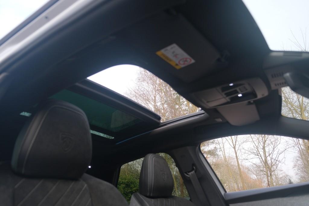 Peugeot 3008 1.2 Hybrid 145pk e-DCS6 GT | Navi | App Connect | Adaptive Cruise | Camera | Panoramadak | FOCAL® Audio | Elektrische Achterklep | Winter Pakket afbeelding 16