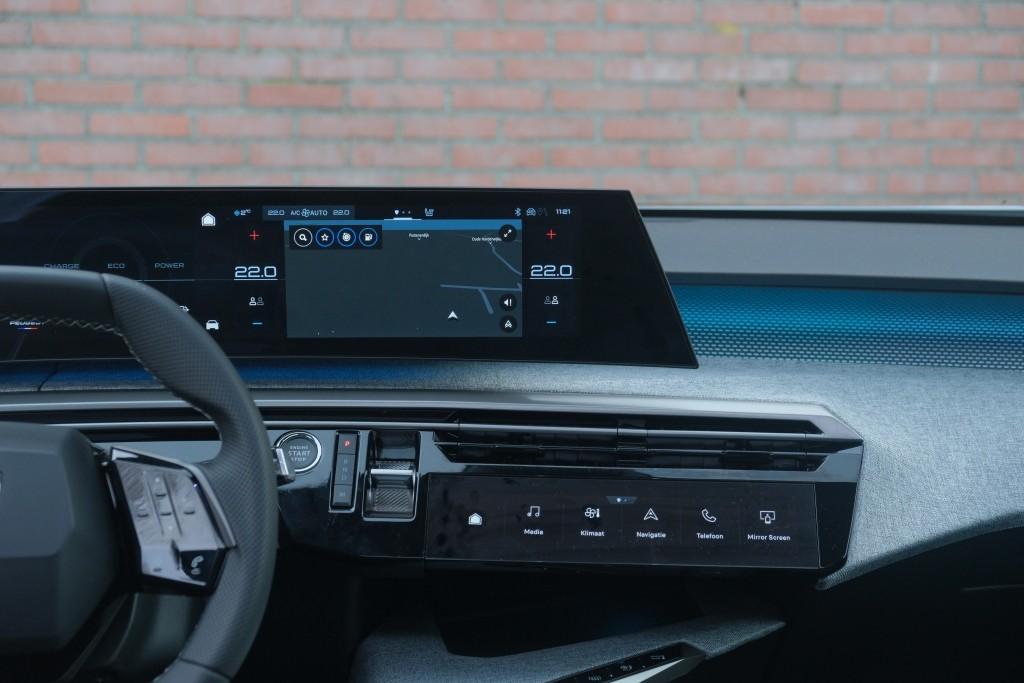 Peugeot 3008 1.2 Hybrid 145pk e-DCS6 GT | Navi | App Connect | Adaptive Cruise | Camera | Panoramadak | FOCAL® Audio | Elektrische Achterklep | Winter Pakket afbeelding 18