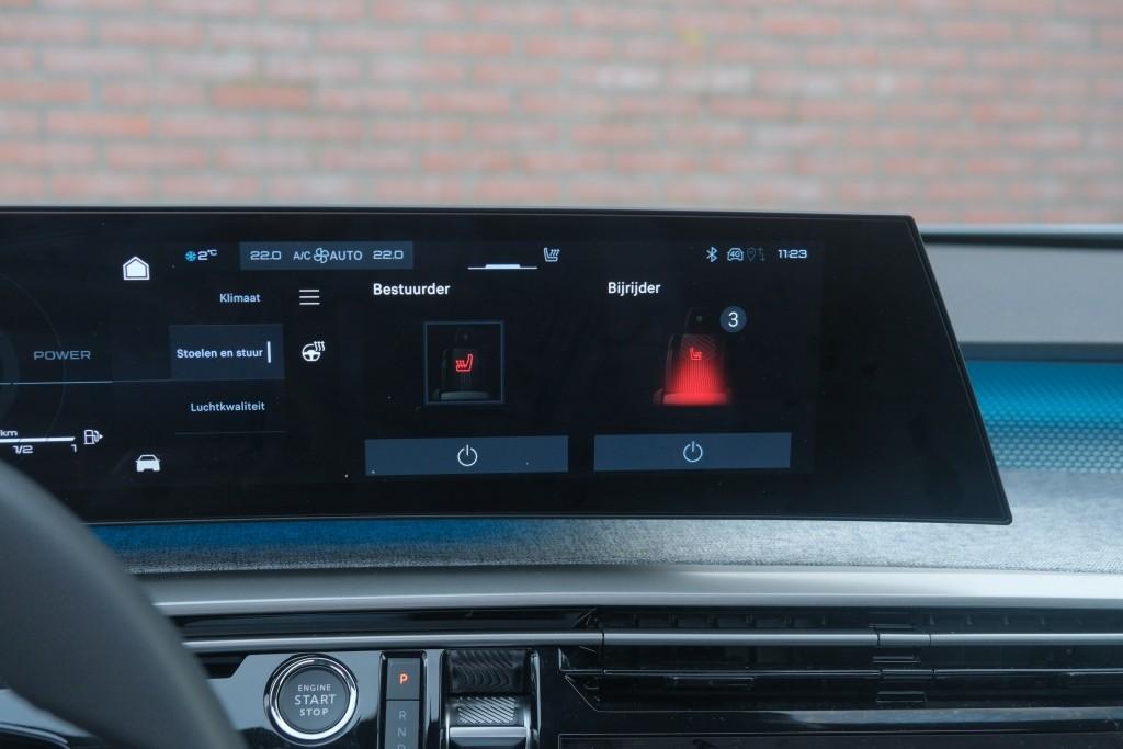 Peugeot 3008 1.2 Hybrid 145pk e-DCS6 GT | Navi | App Connect | Adaptive Cruise | Camera | Panoramadak | FOCAL® Audio | Elektrische Achterklep | Winter Pakket afbeelding 21