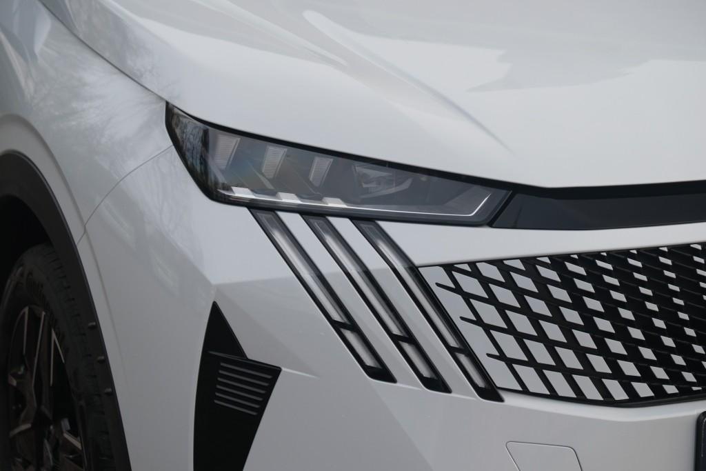 Peugeot 3008 1.2 Hybrid 145pk e-DCS6 GT | Navi | App Connect | Panoramadak | Focal Audio | Alcantara | Camera | Elektrische Achterklep | Winter Pakket afbeelding 2