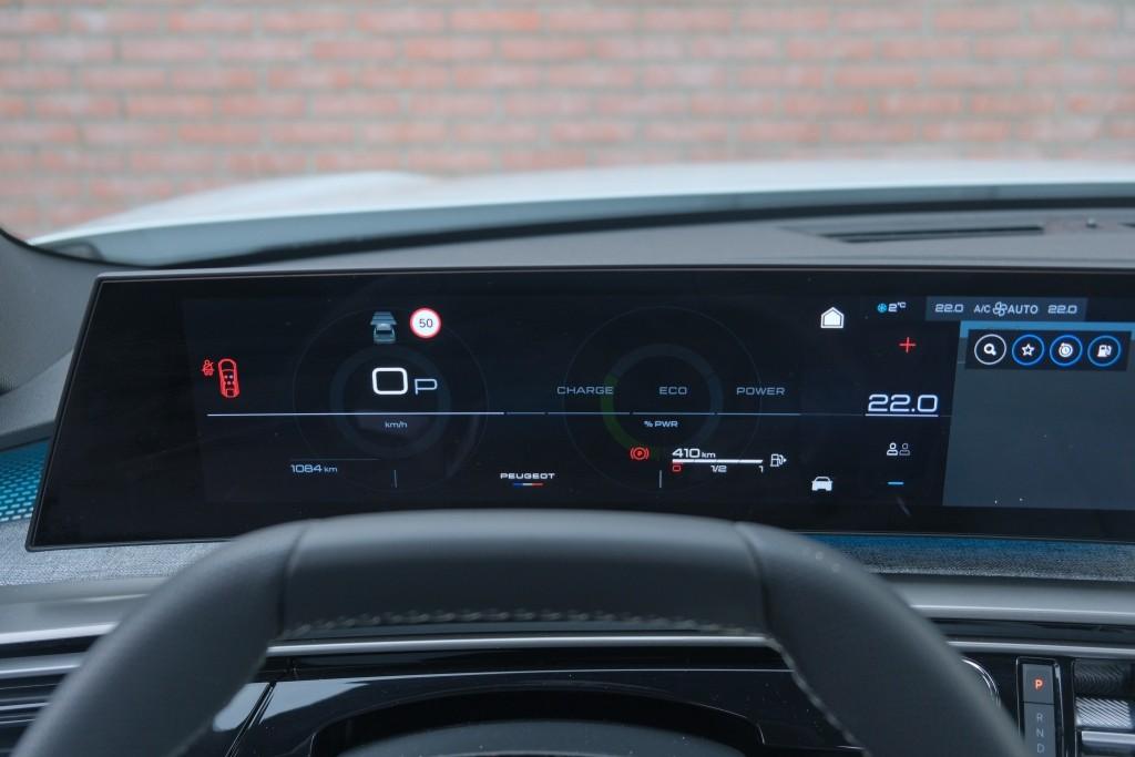 Peugeot 3008 1.2 Hybrid 145pk e-DCS6 GT | Navi | App Connect | Panoramadak | Focal Audio | Alcantara | Camera | Elektrische Achterklep | Winter Pakket afbeelding 12