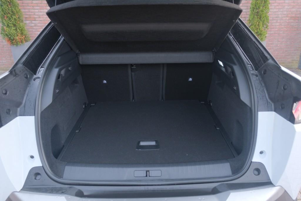 Peugeot 3008 1.2 Hybrid 145pk e-DCS6 GT | Navi | App Connect | Panoramadak | Focal Audio | Alcantara | Camera | Elektrische Achterklep | Winter Pakket afbeelding 33