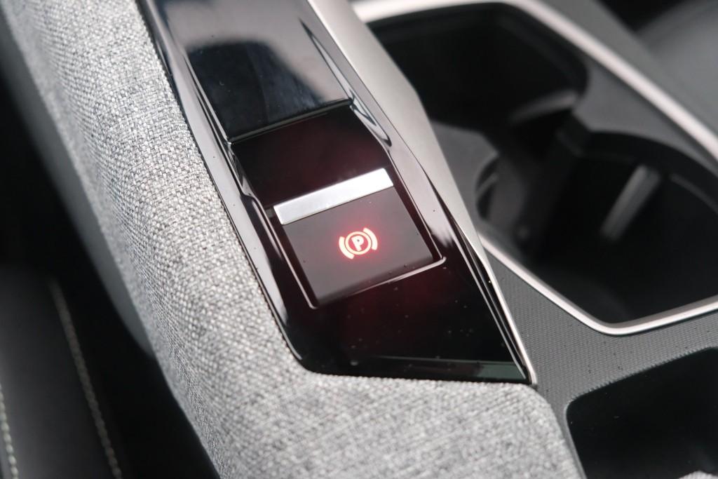 Peugeot 5008 1.2 Hybrid 145pk e-DCS6 GT 7 Persoons | Navi | App Connect | Adaptive Cruise | Panoramadak | Camera | Keyless | Stoelverwarming | Elektrische Achterklep | PDC afbeelding 27