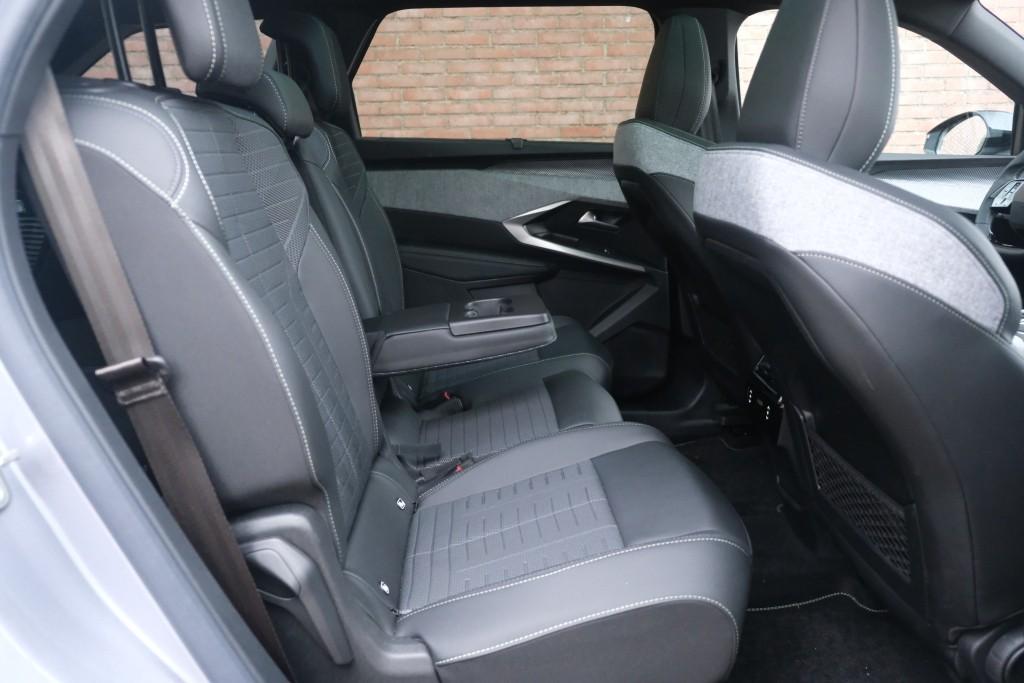 Peugeot 5008 1.2 Hybrid 145pk e-DCS6 GT 7 Persoons | Navi | App Connect | Adaptive Cruise | Panoramadak | Camera | Keyless | Stoelverwarming | Elektrische Achterklep | PDC afbeelding 3
