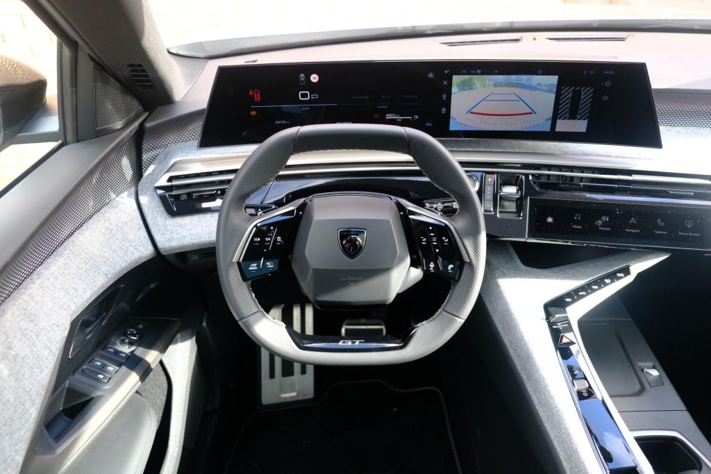 Peugeot 5008 1.2 Hybrid 145pk e-DCS6 GT 7 Persoons | Navi | App Connect | Adaptive Cruise | Panoramadak | Camera | Keyless | Stoelverwarming | Elektrische Achterklep | PDC afbeelding 15