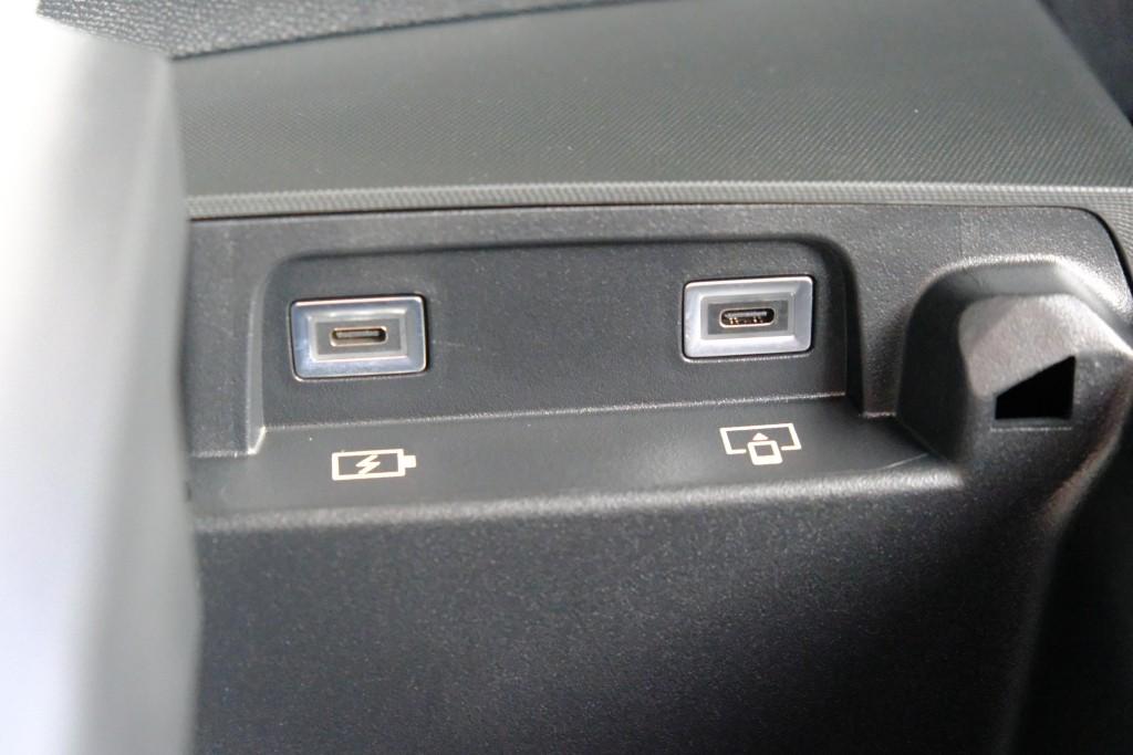 Peugeot 5008 1.2 Hybrid 145pk e-DCS6 GT 7 Persoons | Navi | App Connect | Adaptive Cruise | Panoramadak | Camera | Keyless | Stoelverwarming | Elektrische Achterklep | PDC afbeelding 28