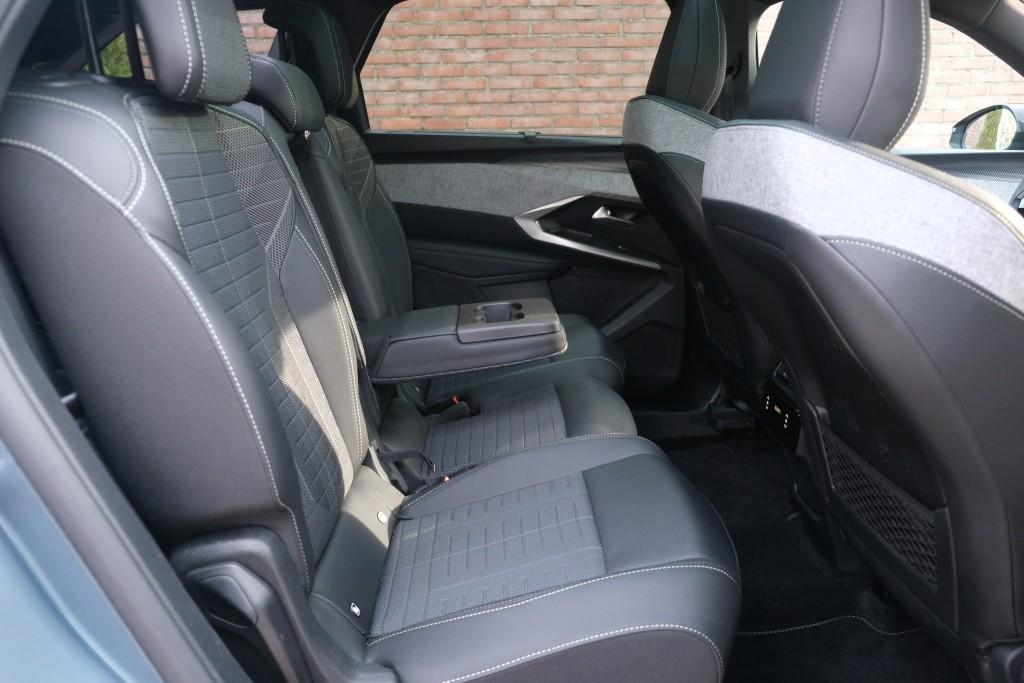 Peugeot 5008 1.2 Hybrid 145pk e-DCS6 GT 7 Persoons | Navi | App Connect | Adaptive Cruise | Panoramadak | Camera | Keyless | Stoelverwarming | Elektrische Achterklep | PDC afbeelding 3