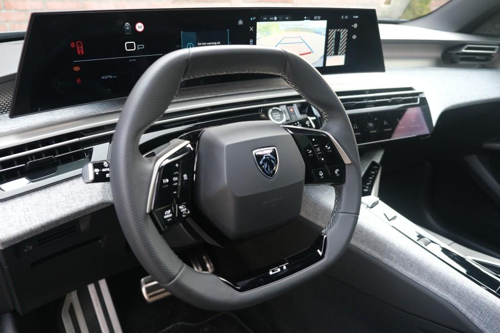 Peugeot 5008 1.2 Hybrid 145pk e-DCS6 GT 7 Persoons | Navi | App Connect | Adaptive Cruise | Panoramadak | Camera | Keyless | Stoelverwarming | Elektrische Achterklep | PDC afbeelding 8