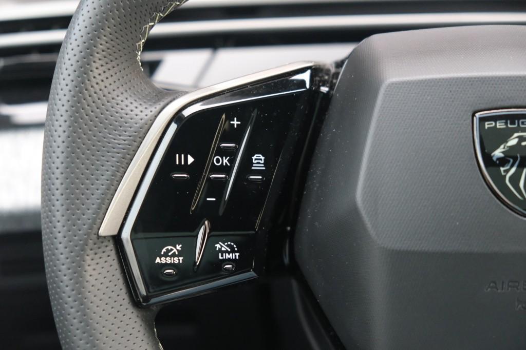 Peugeot 5008 1.2 Hybrid 145pk e-DCS6 GT 7 Persoons | Navi | App Connect | Adaptive Cruise | Panoramadak | Camera | Keyless | Stoelverwarming | Elektrische Achterklep | PDC afbeelding 9