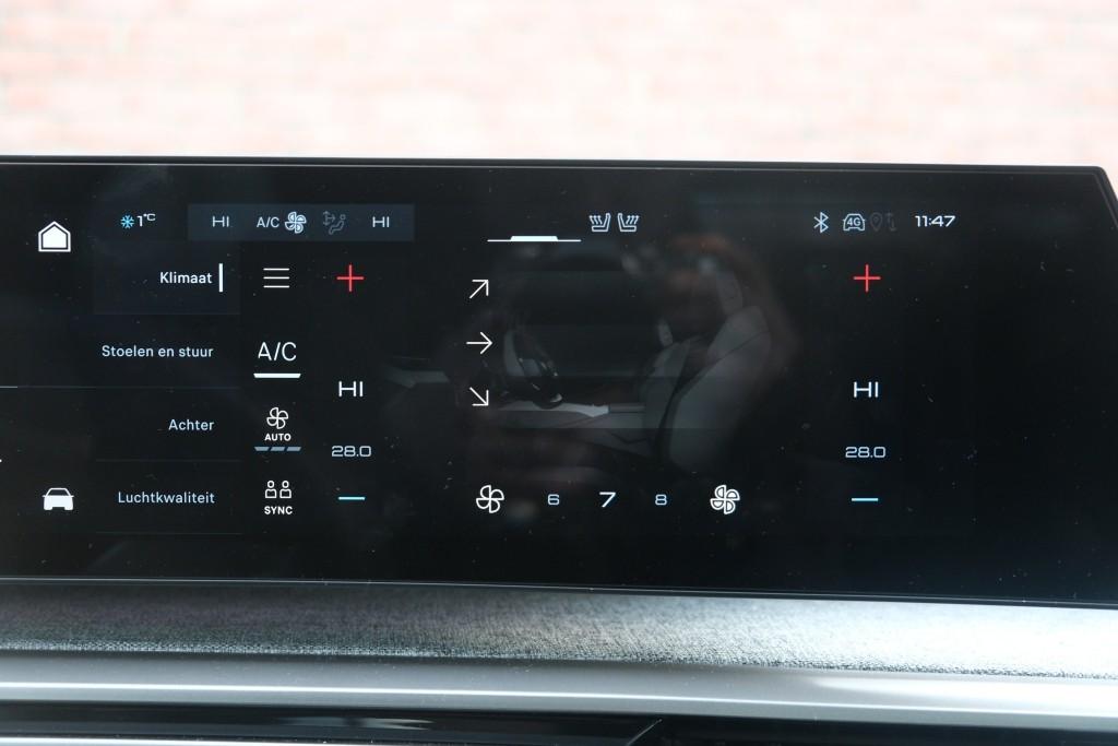 Peugeot 5008 1.2 Hybrid 145pk e-DCS6 GT 7 Persoons | Navi | App Connect | Adaptive Cruise | Panoramadak | Camera | Keyless | Stoelverwarming | Elektrische Achterklep | PDC afbeelding 22