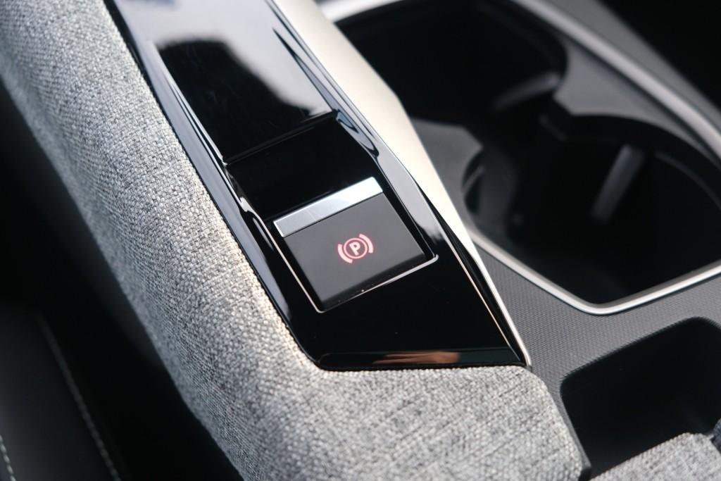 Peugeot 5008 1.2 Hybrid 145pk e-DCS6 GT 7 Persoons | Navi | App Connect | Adaptive Cruise | Panoramadak | Camera | Keyless | Stoelverwarming | Elektrische Achterklep | PDC afbeelding 28