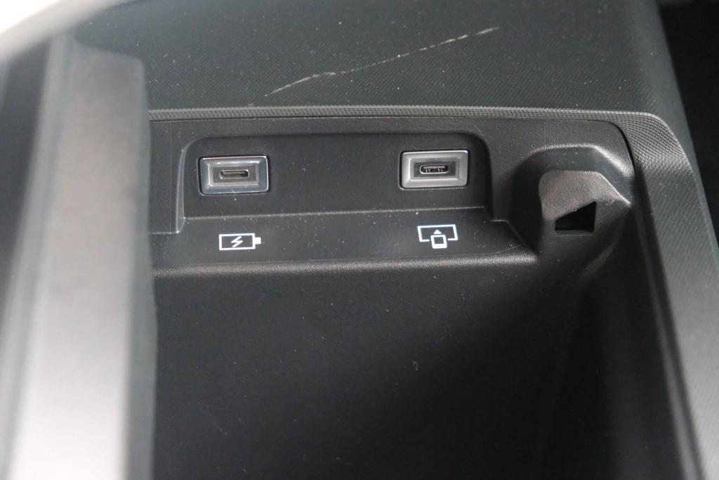 Peugeot 5008 1.2 Hybrid 145pk e-DCS6 GT 7 Persoons | Navi | App Connect | Adaptive Cruise | Panoramadak | Camera | Keyless | Stoelverwarming | Elektrische Achterklep | PDC afbeelding 29