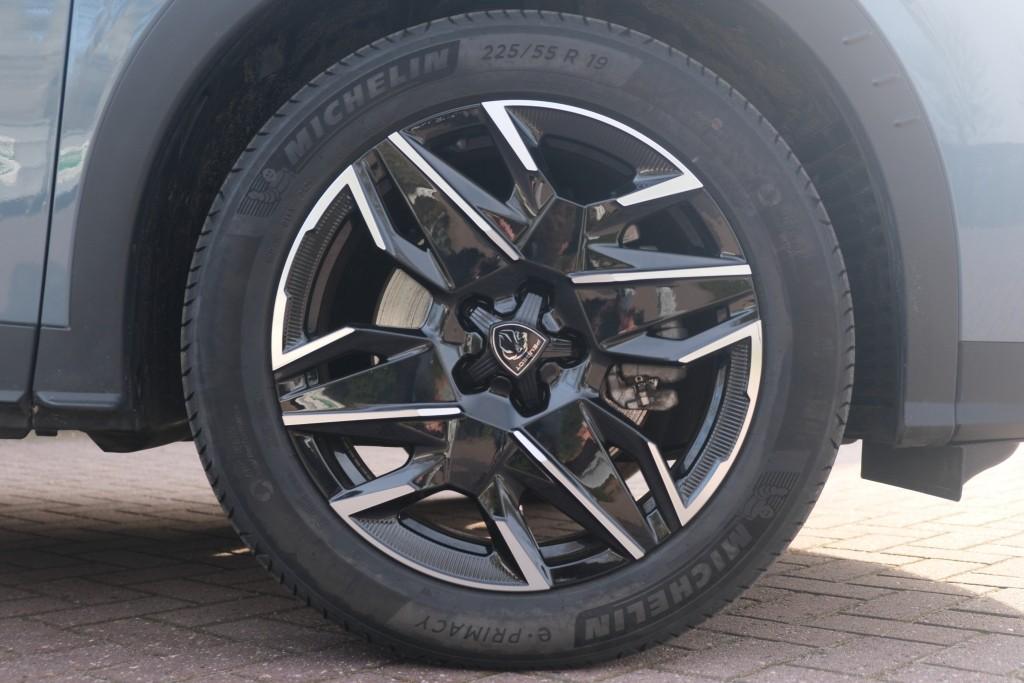 Peugeot 5008 1.2 Hybrid 145pk e-DCS6 GT 7 Persoons | Navi | App Connect | Adaptive Cruise | Panoramadak | Camera | Keyless | Stoelverwarming | Elektrische Achterklep | PDC afbeelding 32