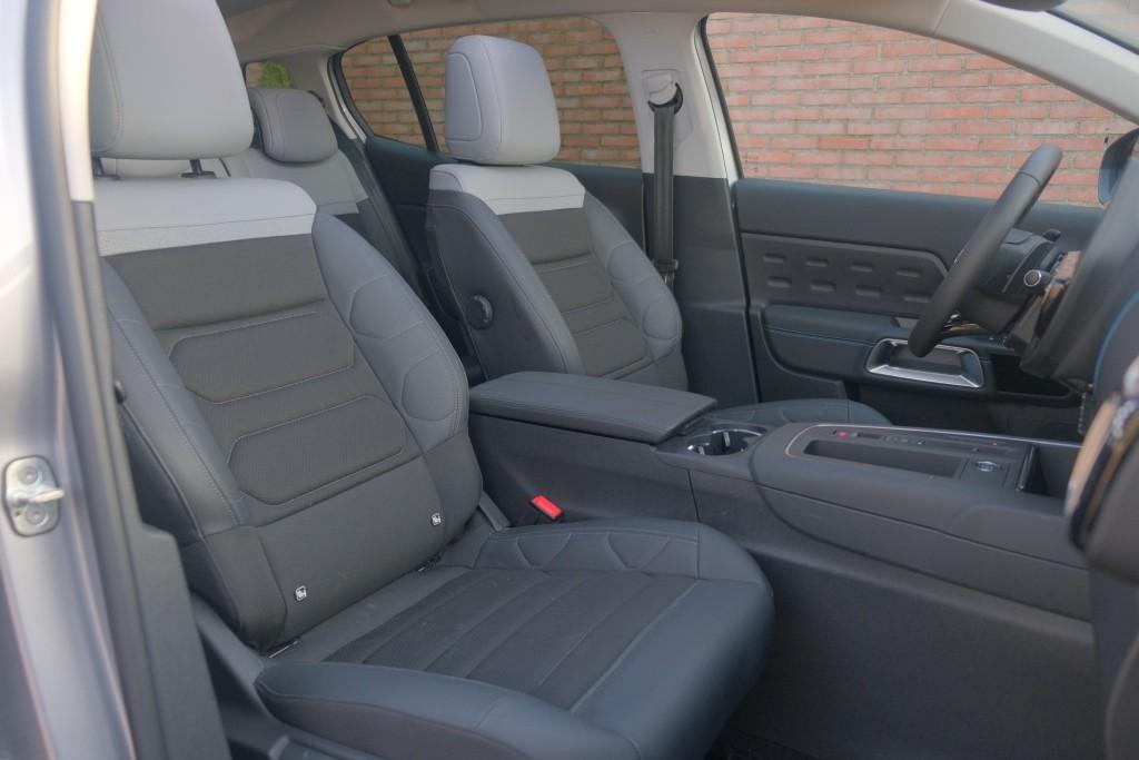 Citroën C5 Aircross 1.6 Plug-in Hybrid 180pk EAT8 Max | Navi | App Connect | Adaptive Cruise | Panoramadak | Camera | Keyless | PDC afbeelding 6