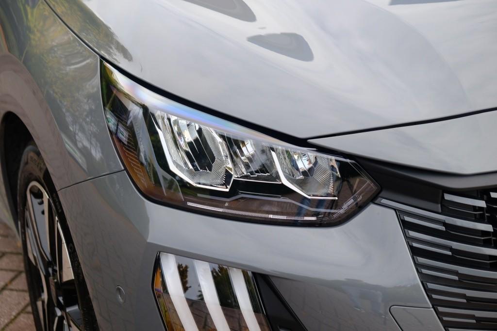 Peugeot 208 1.2 PureTech 100pk Allure | App Connect | Climate | Cruise | PDC afbeelding 2