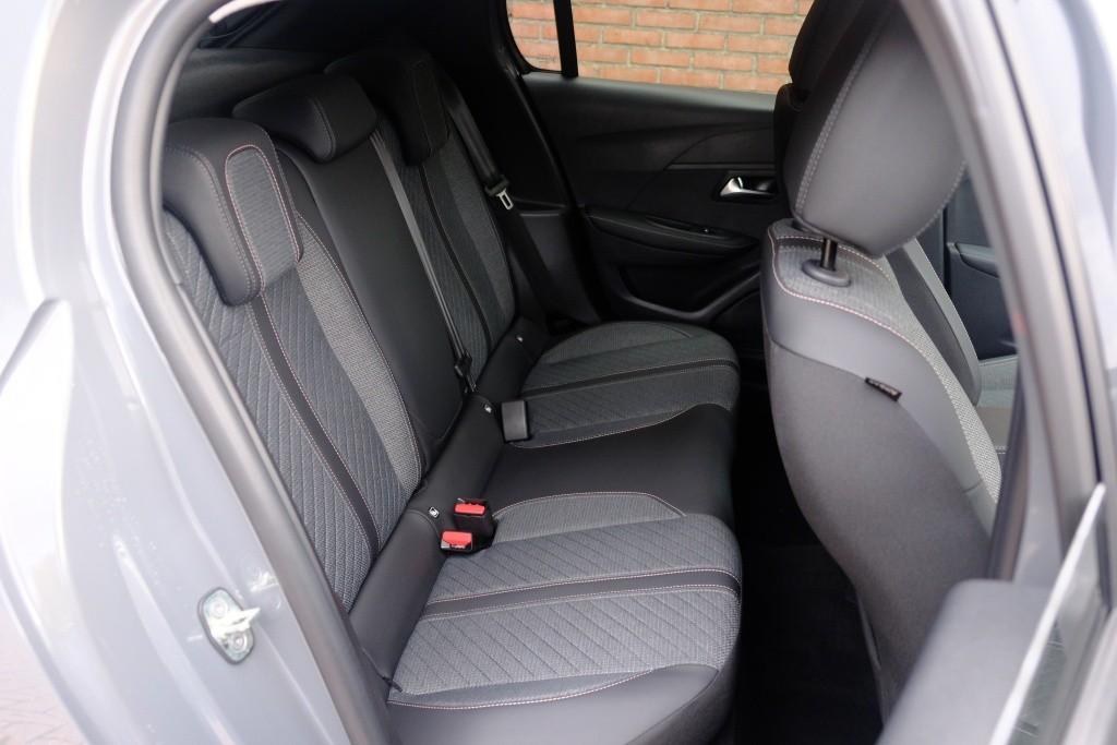 Peugeot 208 1.2 PureTech 100pk Allure | App Connect | Climate | Cruise | PDC afbeelding 3