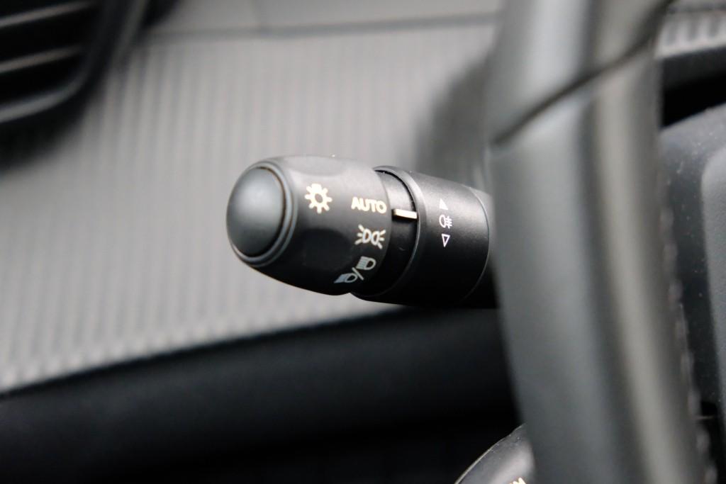 Peugeot 208 1.2 PureTech 100pk Allure | App Connect | Climate | Cruise | PDC afbeelding 27