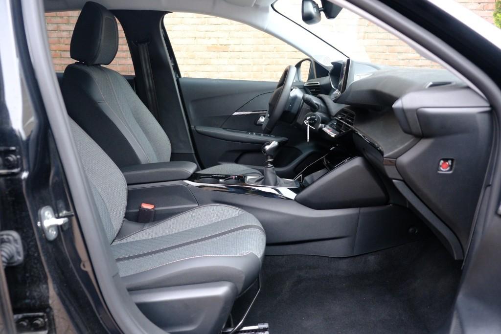 Peugeot 208 1.2 PureTech 100pk Allure | App Connect | Climate | Cruise | PDC afbeelding 4