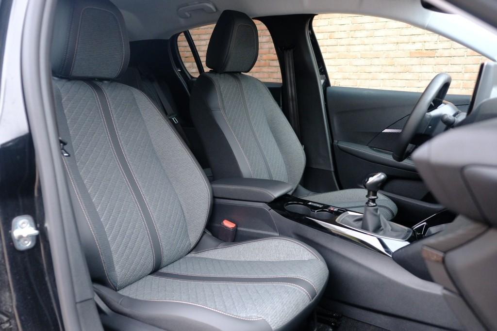 Peugeot 208 1.2 PureTech 100pk Allure | App Connect | Climate | Cruise | PDC afbeelding 6