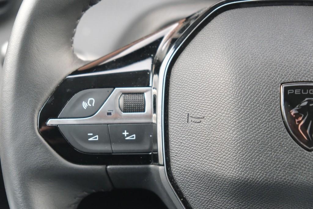 Peugeot 208 1.2 PureTech 100pk Allure | App Connect | Climate | Cruise | PDC afbeelding 9