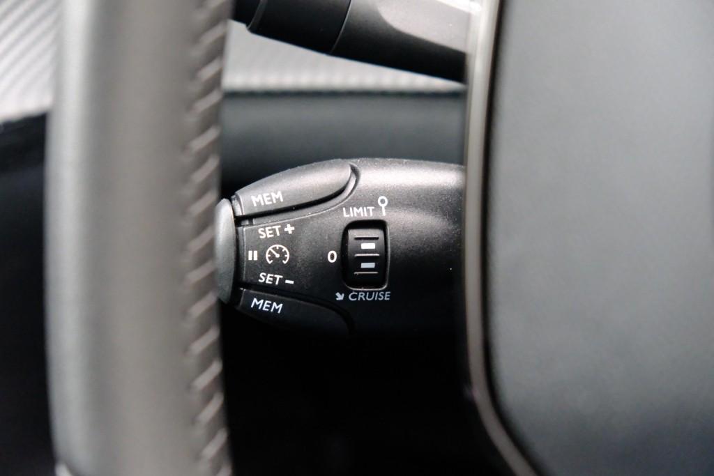 Peugeot 208 1.2 PureTech 100pk Allure | App Connect | Climate | Cruise | PDC afbeelding 11