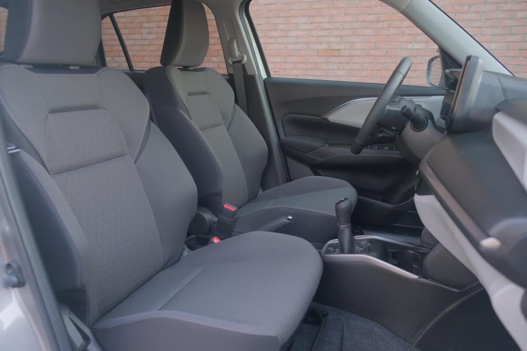 Suzuki Swift 1.2 82pk Style Smart Hybrid | Navi | App Connect | Climate | Adaptive Cruise | Camera | Keyless | Stoelverwarming afbeelding 6