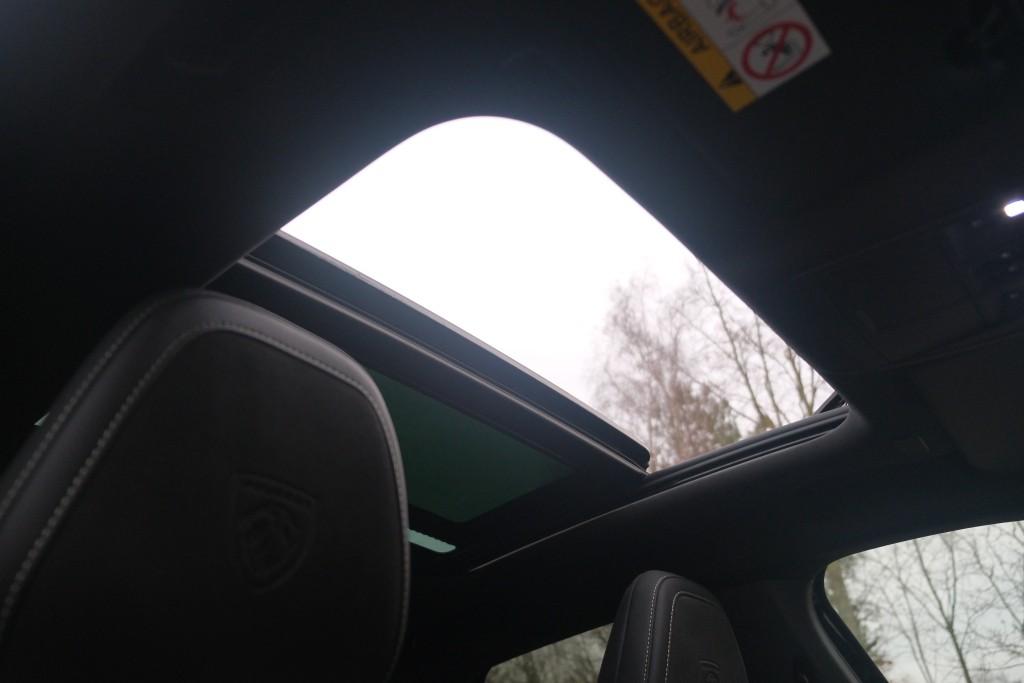 Peugeot 3008 1.2 Hybrid 145pk e-DCS6 GT | Navi | App Connect | Adaptive Cruise | Camera | Panoramadak | FOCAL® Audio | Elektrische Achterklep | Winter Pakket afbeelding 14