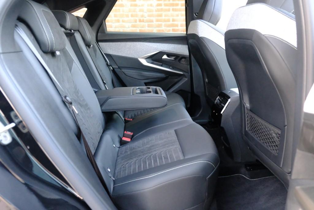 Peugeot 3008 1.2 Hybrid 145pk e-DCS6 GT | Navi | App Connect | Adaptive Cruise | Camera | Panoramadak | FOCAL® Audio | Elektrische Achterklep | Winter Pakket afbeelding 3