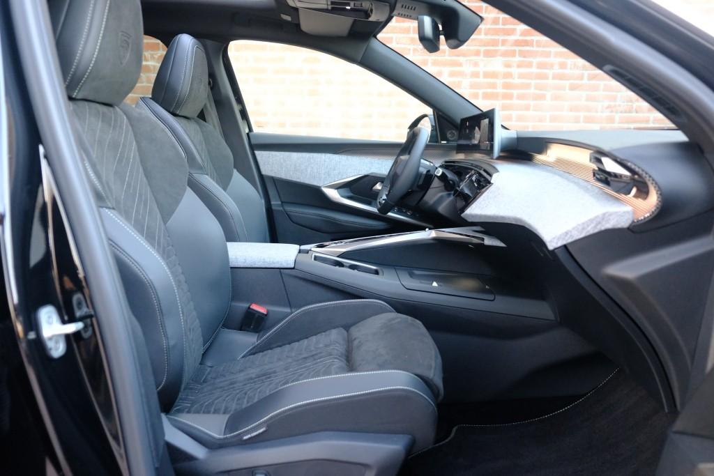 Peugeot 3008 1.2 Hybrid 145pk e-DCS6 GT | Navi | App Connect | Adaptive Cruise | Camera | Panoramadak | FOCAL® Audio | Elektrische Achterklep | Winter Pakket afbeelding 4