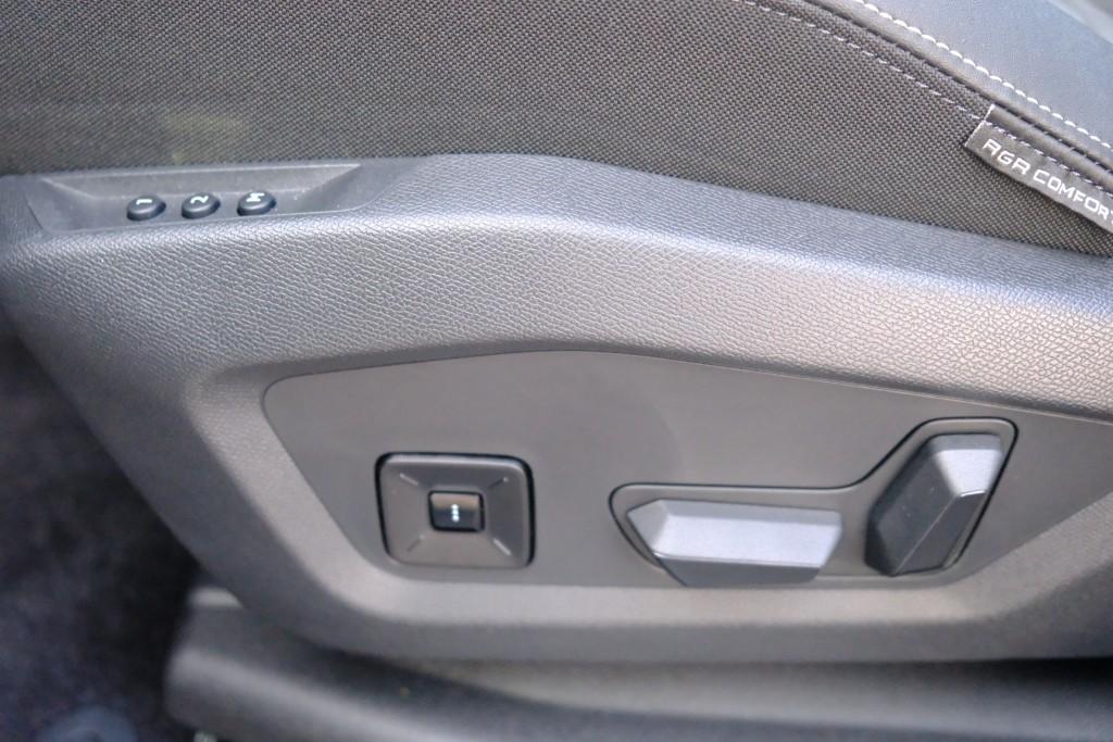 Peugeot 3008 1.2 Hybrid 145pk e-DCS6 GT | Navi | App Connect | Adaptive Cruise | Camera | Panoramadak | FOCAL® Audio | Elektrische Achterklep | Winter Pakket afbeelding 32