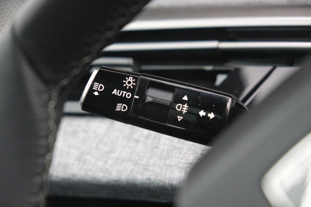 Peugeot 5008 1.2 Hybrid 145pk e-DCS6 GT 7 Persoons | Navi | App Connect | Adaptive Cruise | Panoramadak | Camera | Keyless | Stoelverwarming | Elektrische Achterklep | PDC afbeelding 11