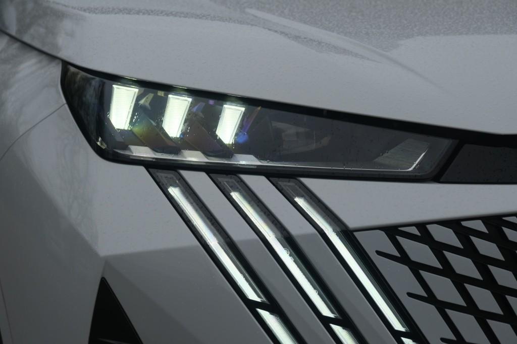 Peugeot 5008 1.2 Hybrid 145pk e-DCS6 GT 7 Persoons | Navi | App Connect | Adaptive Cruise | Panoramadak | Camera | Keyless | Stoelverwarming | Elektrische Achterklep | PDC afbeelding 2