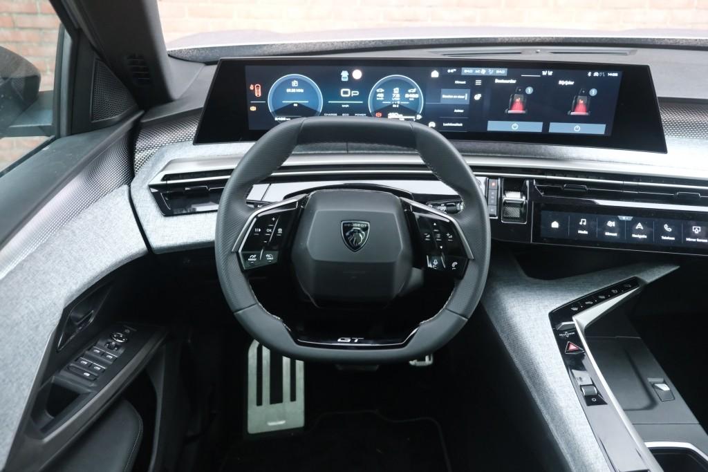 Peugeot 5008 1.2 Hybrid 145pk e-DCS6 GT 7 Persoons | Navi | App Connect | Adaptive Cruise | Panoramadak | Camera | Keyless | Stoelverwarming | Elektrische Achterklep | PDC afbeelding 15