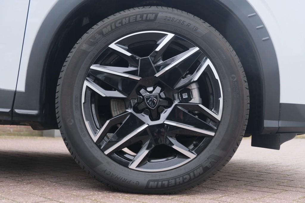 Peugeot 5008 1.2 Hybrid 145pk e-DCS6 GT 7 Persoons | Navi | App Connect | Adaptive Cruise | Panoramadak | Camera | Keyless | Stoelverwarming | Elektrische Achterklep | PDC afbeelding 32