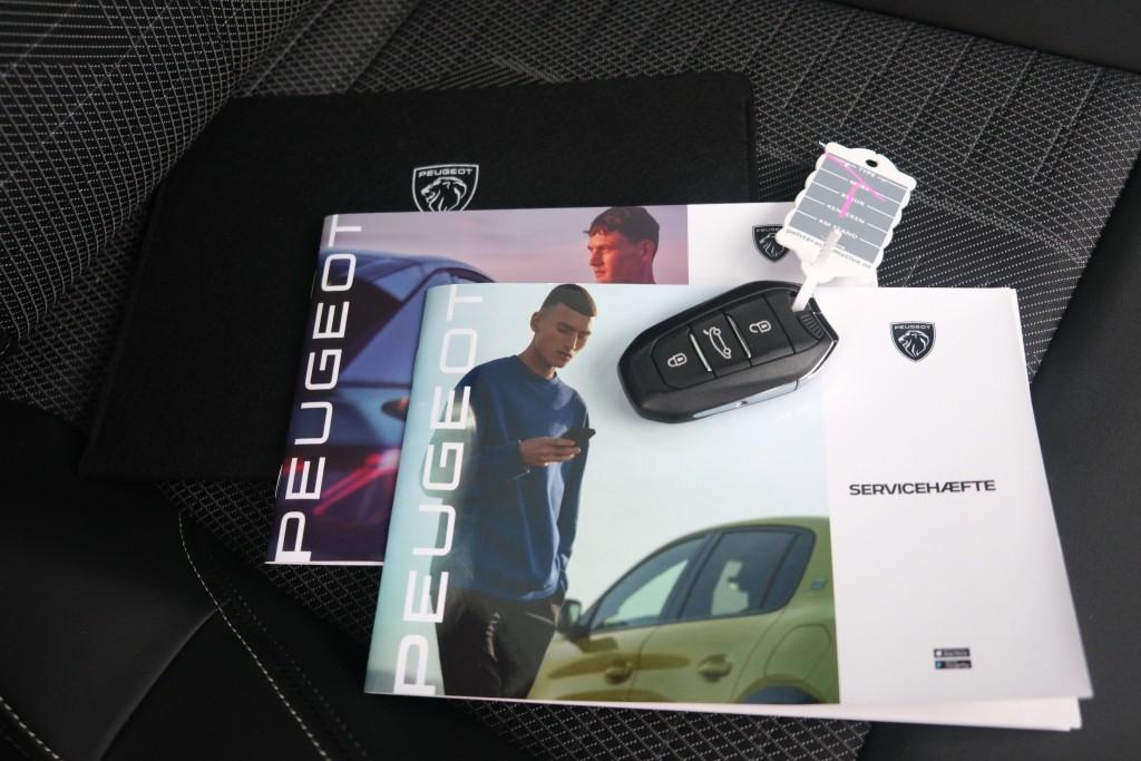 Peugeot 5008 1.2 Hybrid 145pk e-DCS6 GT 7 Persoons | Navi | App Connect | Adaptive Cruise | Panoramadak | Camera | Keyless | Stoelverwarming | Elektrische Achterklep | PDC afbeelding 38