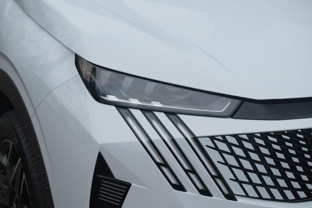 Peugeot 5008 1.2 Hybrid 145pk e-DCS6 GT 7 Persoons | Navi | App Connect | Adaptive Cruise | Panoramadak | Camera | Keyless | Stoelverwarming | Elektrische Achterklep | PDC afbeelding 2