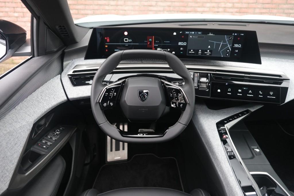 Peugeot 5008 1.2 Hybrid 145pk e-DCS6 GT 7 Persoons | Navi | App Connect | Adaptive Cruise | Panoramadak | Camera | Keyless | Stoelverwarming | Elektrische Achterklep | PDC afbeelding 15