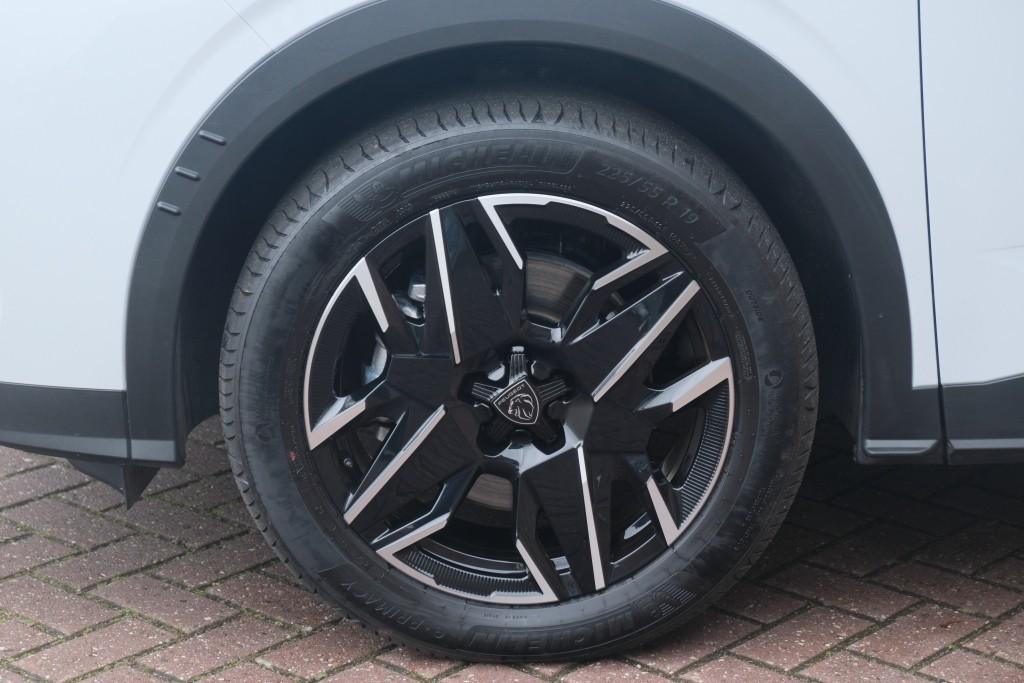 Peugeot 5008 1.2 Hybrid 145pk e-DCS6 GT 7 Persoons | Navi | App Connect | Adaptive Cruise | Panoramadak | Camera | Keyless | Stoelverwarming | Elektrische Achterklep | PDC afbeelding 29