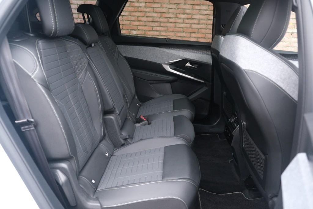 Peugeot 5008 1.2 Hybrid 145pk e-DCS6 GT 7 Persoons | Navi | App Connect | Adaptive Cruise | Panoramadak | Camera | Keyless | Stoelverwarming | Elektrische Achterklep | PDC afbeelding 4
