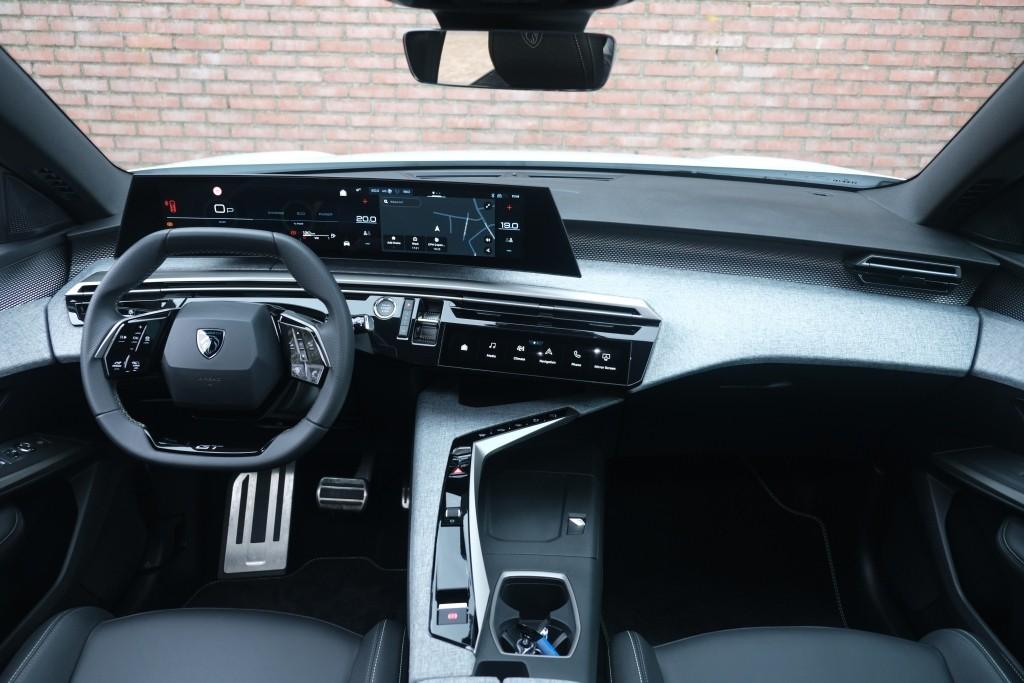 Peugeot 5008 1.2 Hybrid 145pk e-DCS6 GT 7 Persoons | Navi | App Connect | Adaptive Cruise | Panoramadak | Camera | Keyless | Stoelverwarming | Elektrische Achterklep | PDC afbeelding 7