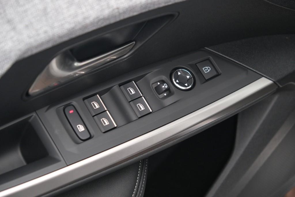 Peugeot 5008 1.2 Hybrid 145pk e-DCS6 GT 7 Persoons | Navi | App Connect | Adaptive Cruise | Panoramadak | Camera | Keyless | Stoelverwarming | Elektrische Achterklep | PDC afbeelding 23