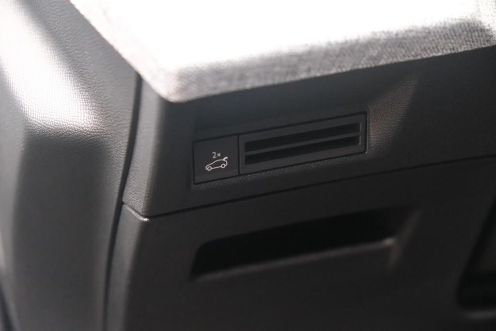 Peugeot 5008 1.2 Hybrid 145pk e-DCS6 GT 7 Persoons | Navi | App Connect | Adaptive Cruise | Panoramadak | Camera | Keyless | Stoelverwarming | Elektrische Achterklep | PDC afbeelding 24