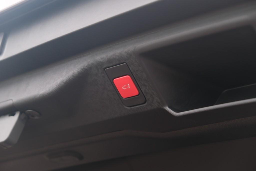 Peugeot 5008 1.2 Hybrid 145pk e-DCS6 GT 7 Persoons | Navi | App Connect | Adaptive Cruise | Panoramadak | Camera | Keyless | Stoelverwarming | Elektrische Achterklep | PDC afbeelding 30