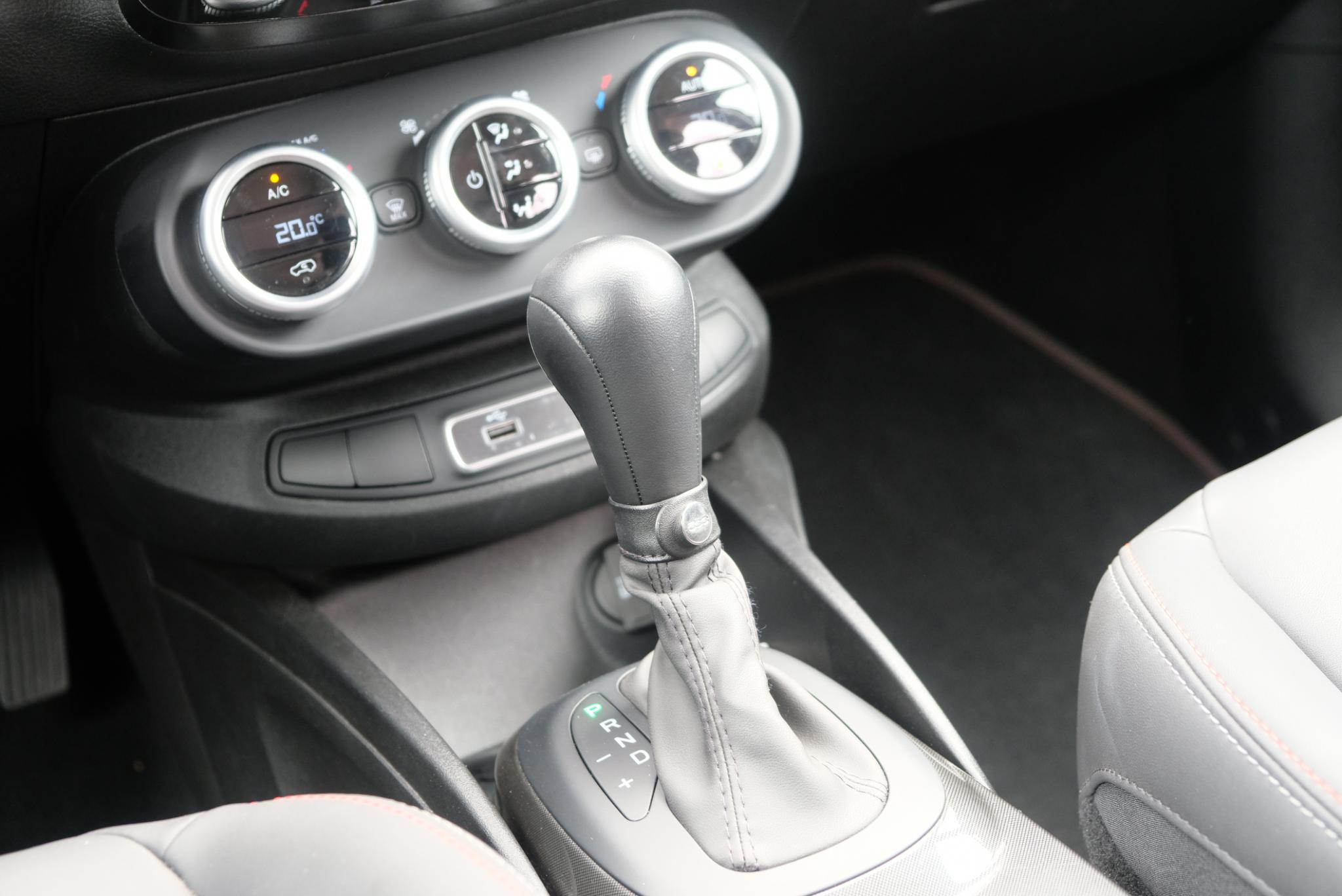 Fiat 500X 1.5 Hybrid 130pk DCT7 Sport Cabrio | Navi | App Connect | Climate | Camera | Blind Spot | PDC | Elektrisch Vouwdak afbeelding 15