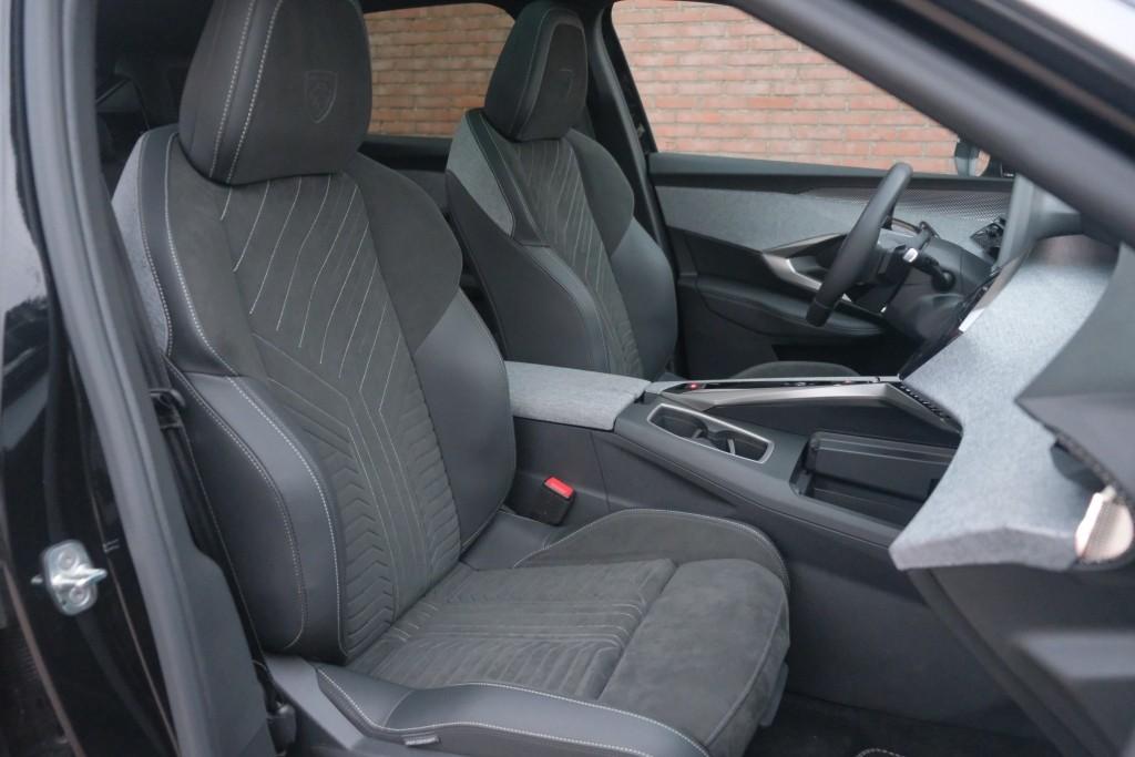 Peugeot 3008 1.2 Hybrid 145pk e-DCS6 GT | Navi | App Connect | Adaptive Cruise | Camera | Panoramadak | FOCAL® Audio | Elektrische Achterklep | Winter Pakket afbeelding 5