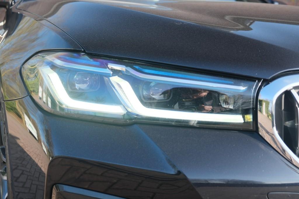 BMW 5 Serie 530i 252pk High Executive | M Sport | Laser LED | Schuif-/kanteldak | 360° Camera | Blind Spot | Keyless | Leder | Trekhaak afbeelding 2