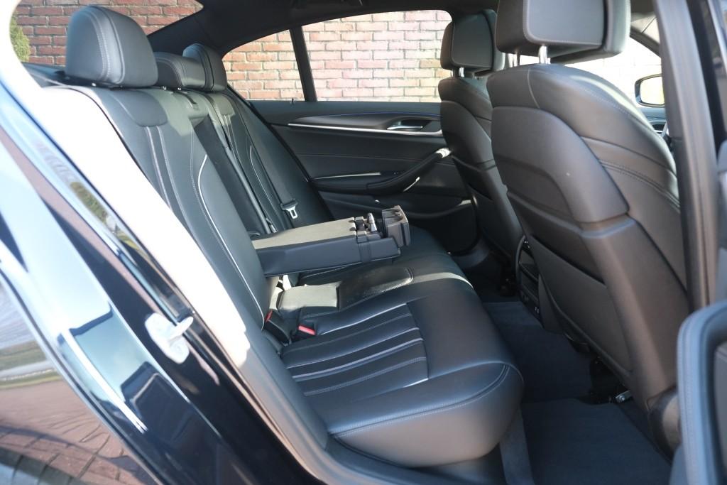 BMW 5 Serie 530i 252pk High Executive | M Sport | Laser LED | Schuif-/kanteldak | 360° Camera | Blind Spot | Keyless | Leder | Trekhaak afbeelding 3