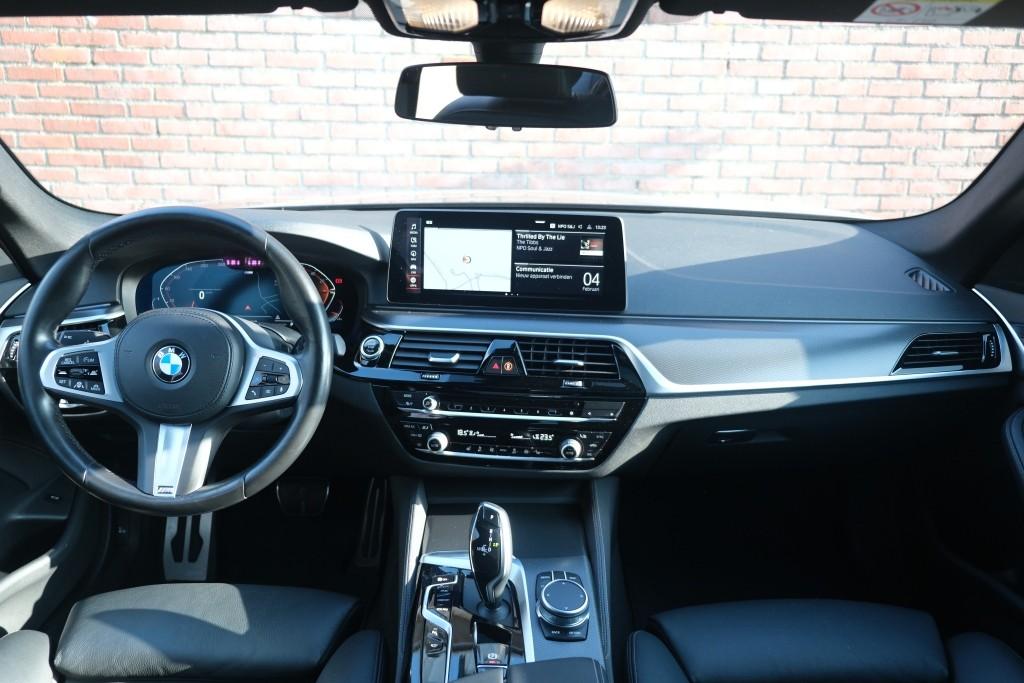 BMW 5 Serie 530i 252pk High Executive | M Sport | Laser LED | Schuif-/kanteldak | 360° Camera | Blind Spot | Keyless | Leder | Trekhaak afbeelding 7