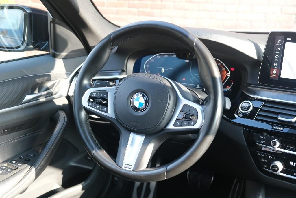 BMW 5 Serie 530i 252pk High Executive | M Sport | Laser LED | Schuif-/kanteldak | 360° Camera | Blind Spot | Keyless | Leder | Trekhaak afbeelding 12